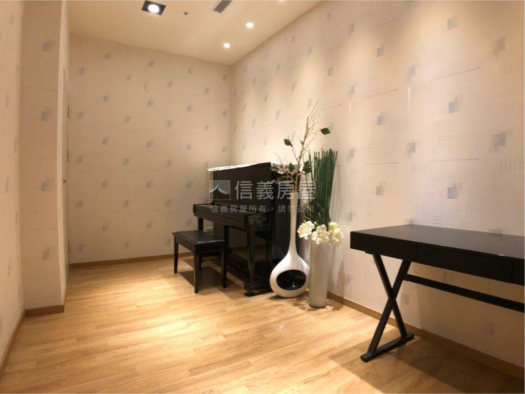 秀峰學區稀有康郡四房房屋室內格局與周邊環境