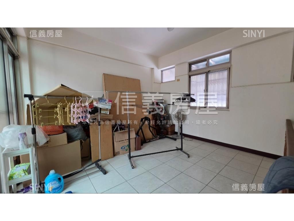 專任。正龍安街透天金店面房屋室內格局與周邊環境