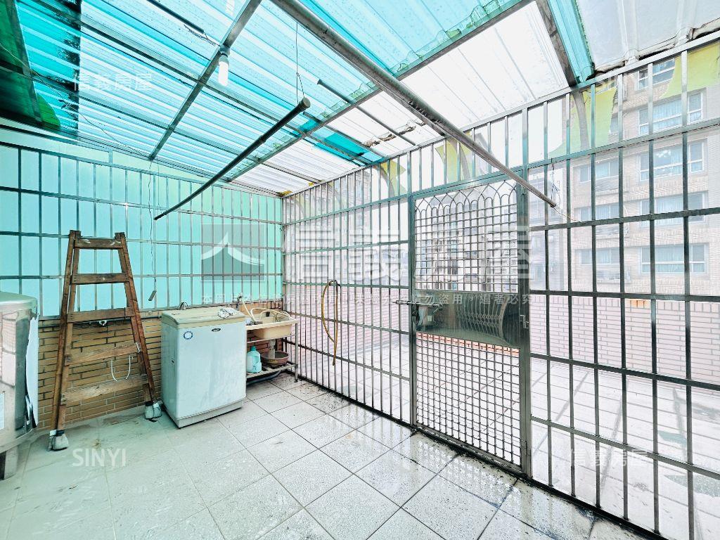 專任。正龍安街透天金店面房屋室內格局與周邊環境