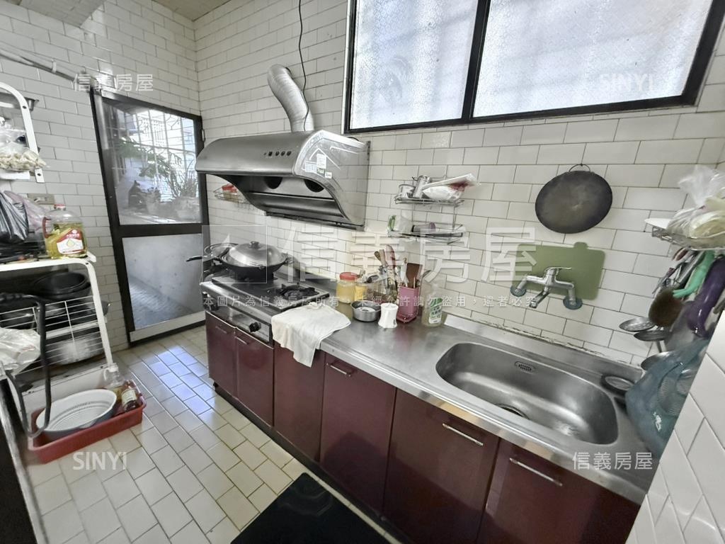 員山公園二樓邊間大四房房屋室內格局與周邊環境