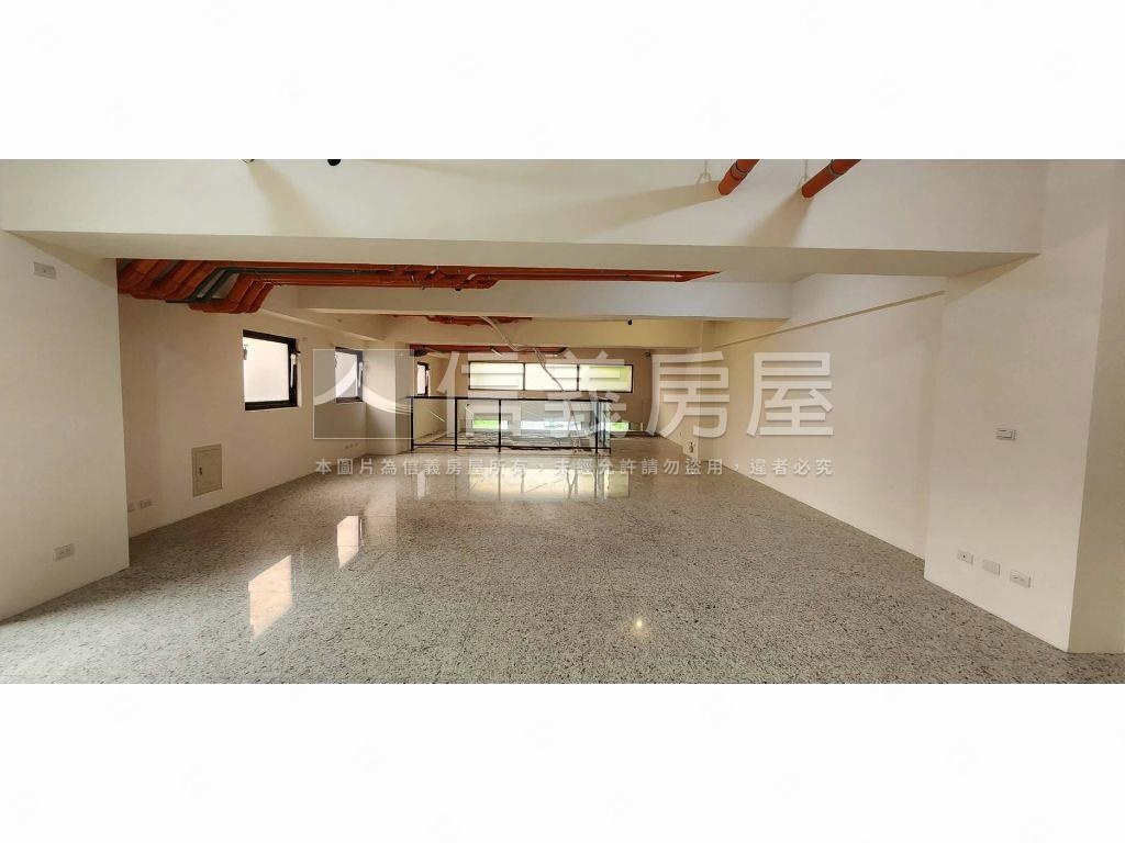 北十二期大面寬店面好讚房屋室內格局與周邊環境