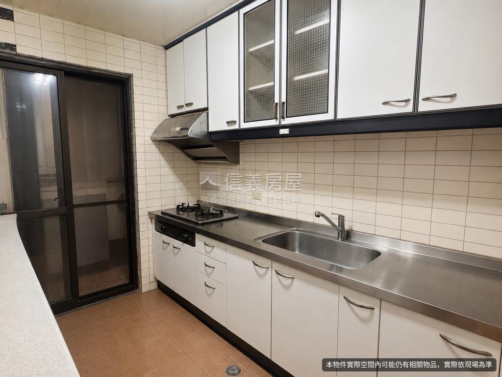 碧湖湖畔。美麗四房房屋室內格局與周邊環境