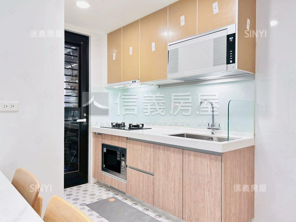 青埔Ａ１８Ｗ站前高樓３房房屋室內格局與周邊環境