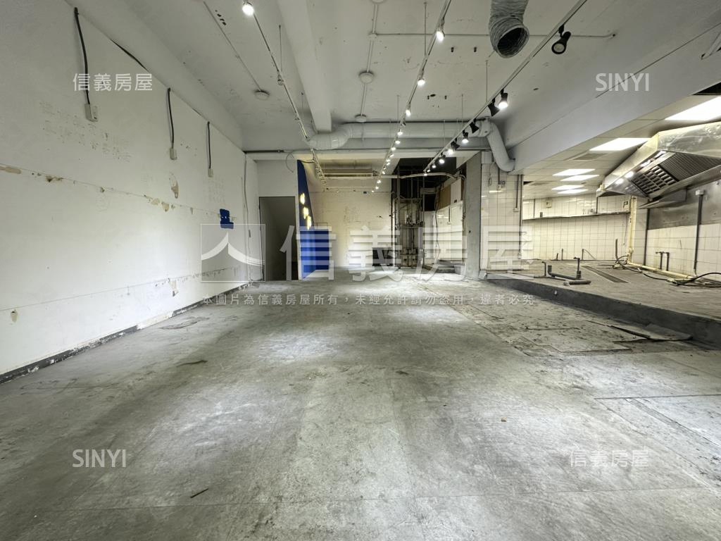 富民商圈正路醒目店面房屋室內格局與周邊環境