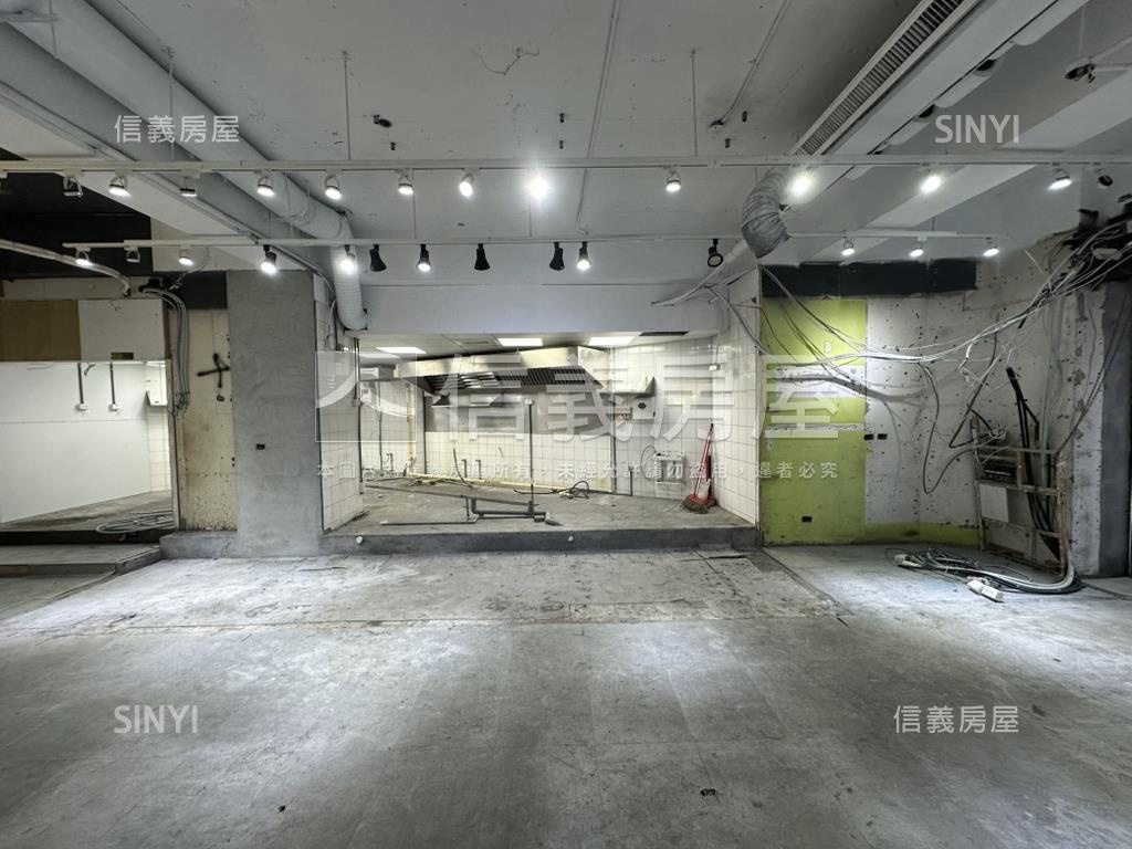 富民商圈正路醒目店面房屋室內格局與周邊環境