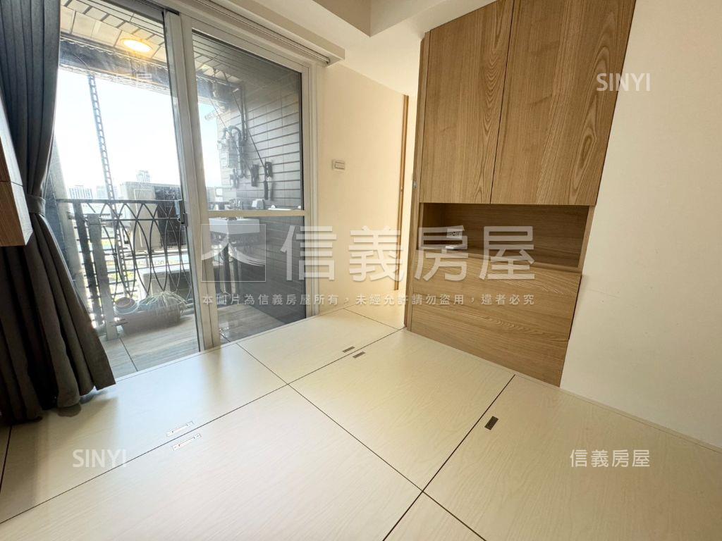 大都會公園２房平面車位房屋室內格局與周邊環境