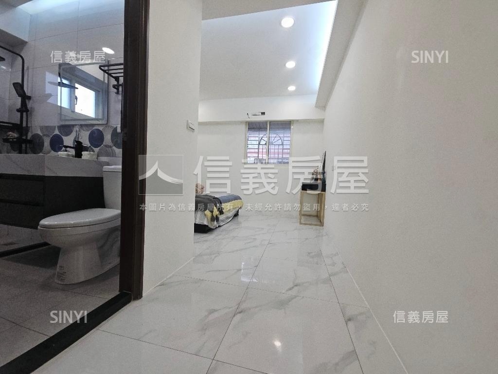 我家住市中心的四房房屋室內格局與周邊環境