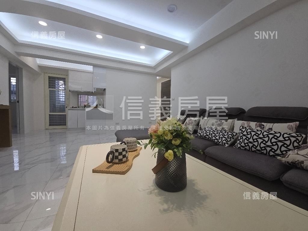 我家住市中心的四房房屋室內格局與周邊環境
