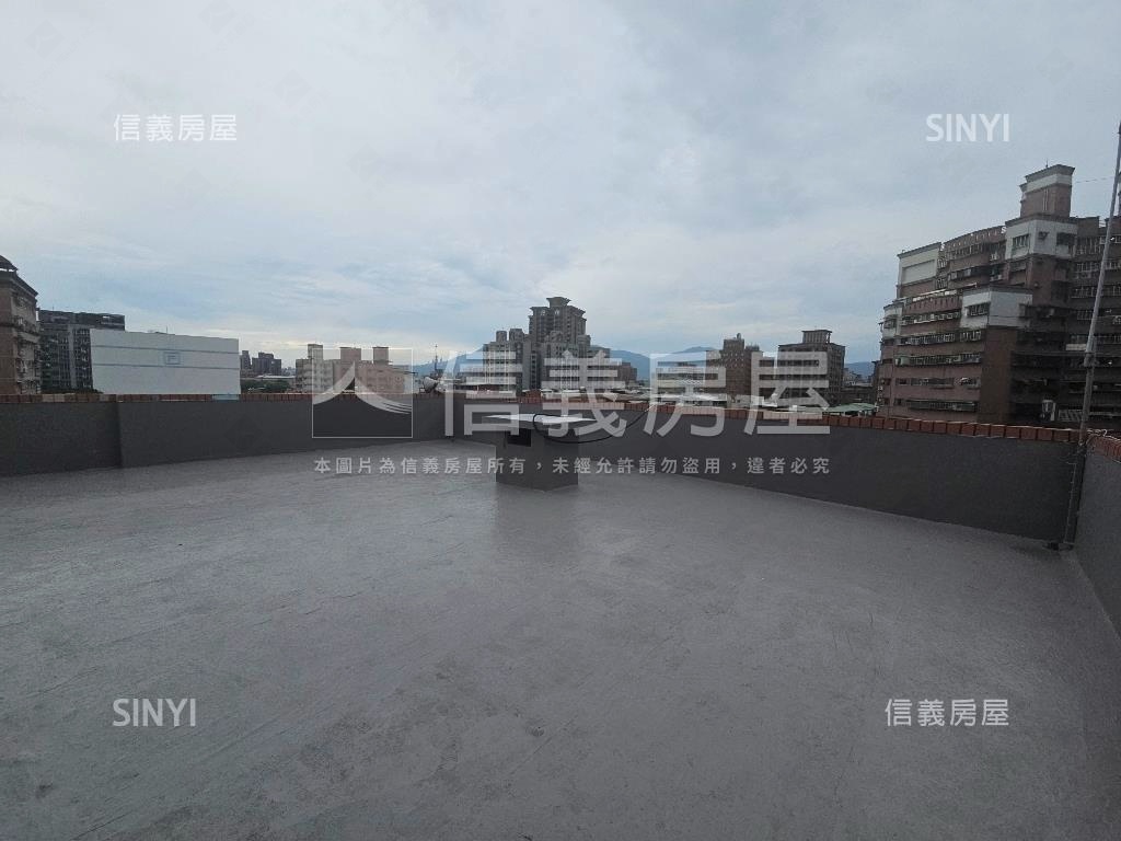 我家住市中心的四房房屋室內格局與周邊環境