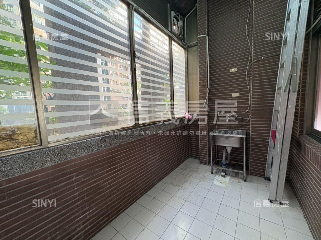 近未來體育園區金店面房屋室內格局與周邊環境
