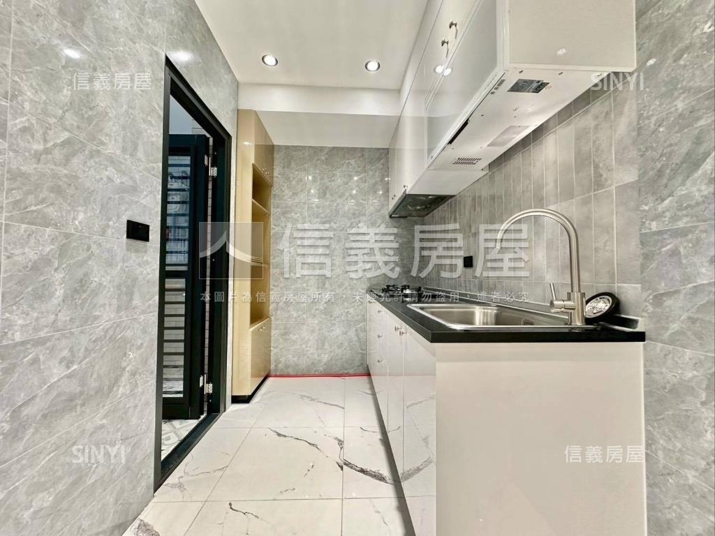 自強裝潢美二樓房屋室內格局與周邊環境