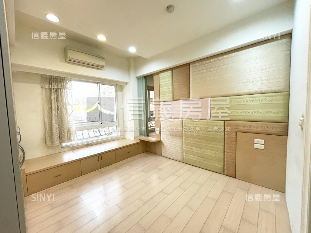 君臨Ｂ區採光４房車位房屋室內格局與周邊環境