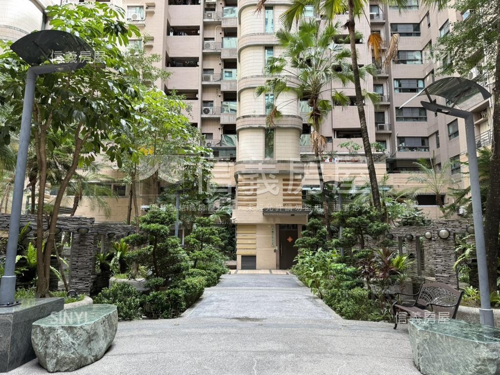 陽光暖心典雅高樓兩房車位房屋室內格局與周邊環境