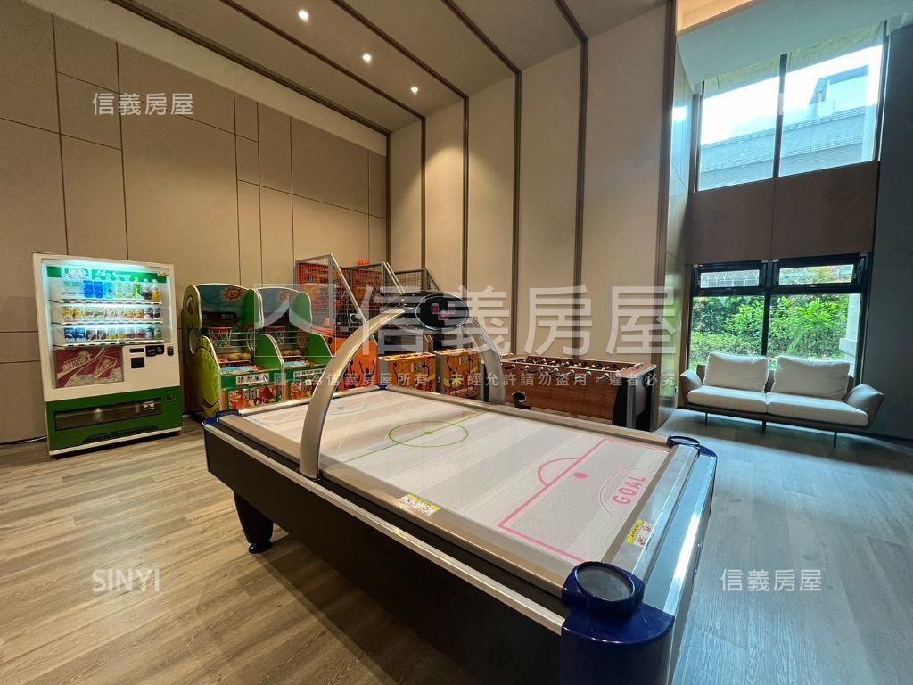 近捷運挑高庭院平車吉品房屋室內格局與周邊環境