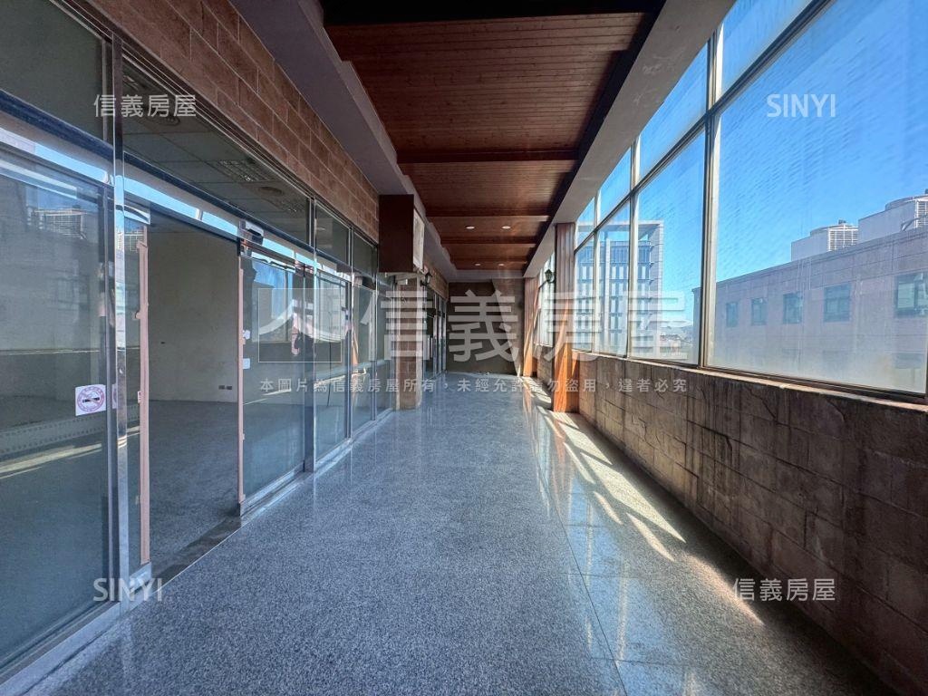 西湖內科玻璃帷幕智慧大樓房屋室內格局與周邊環境