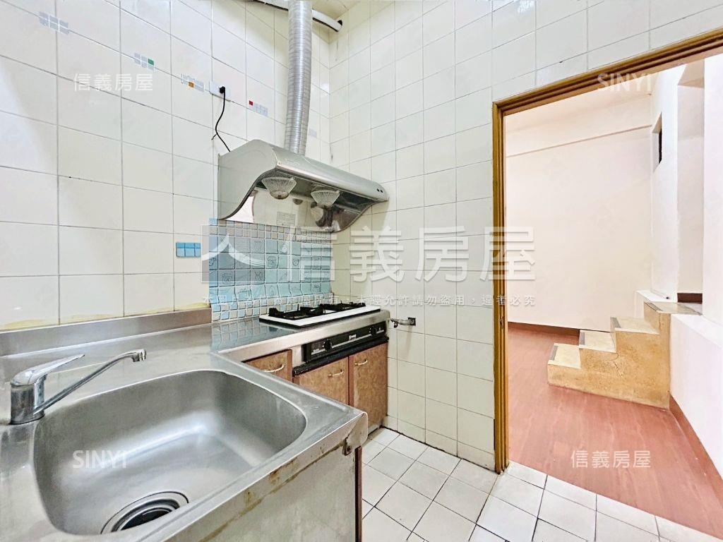 專任近捷運小資店住向錢衝房屋室內格局與周邊環境