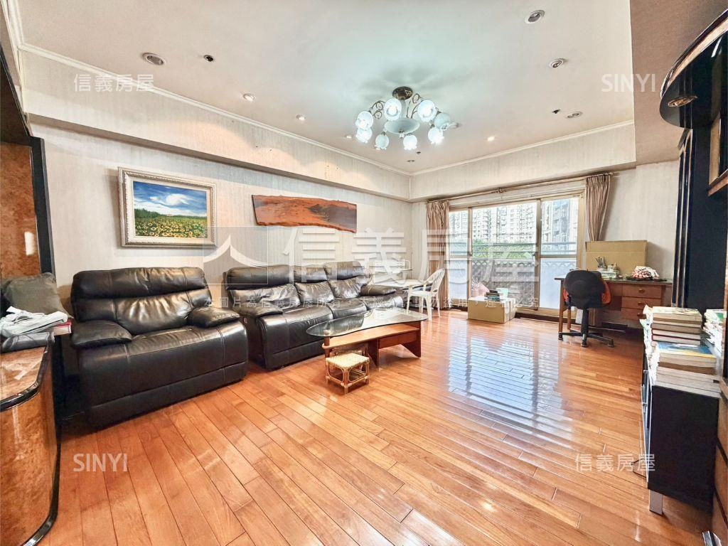 七張捷運裕隆城高樓大４房房屋室內格局與周邊環境