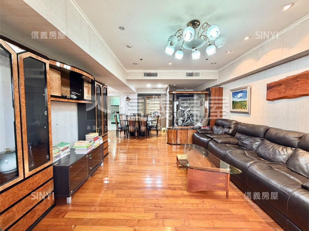 七張捷運裕隆城高樓大４房房屋室內格局與周邊環境