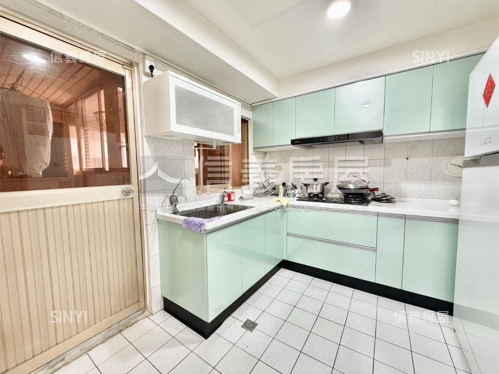 七張捷運裕隆城高樓大４房房屋室內格局與周邊環境