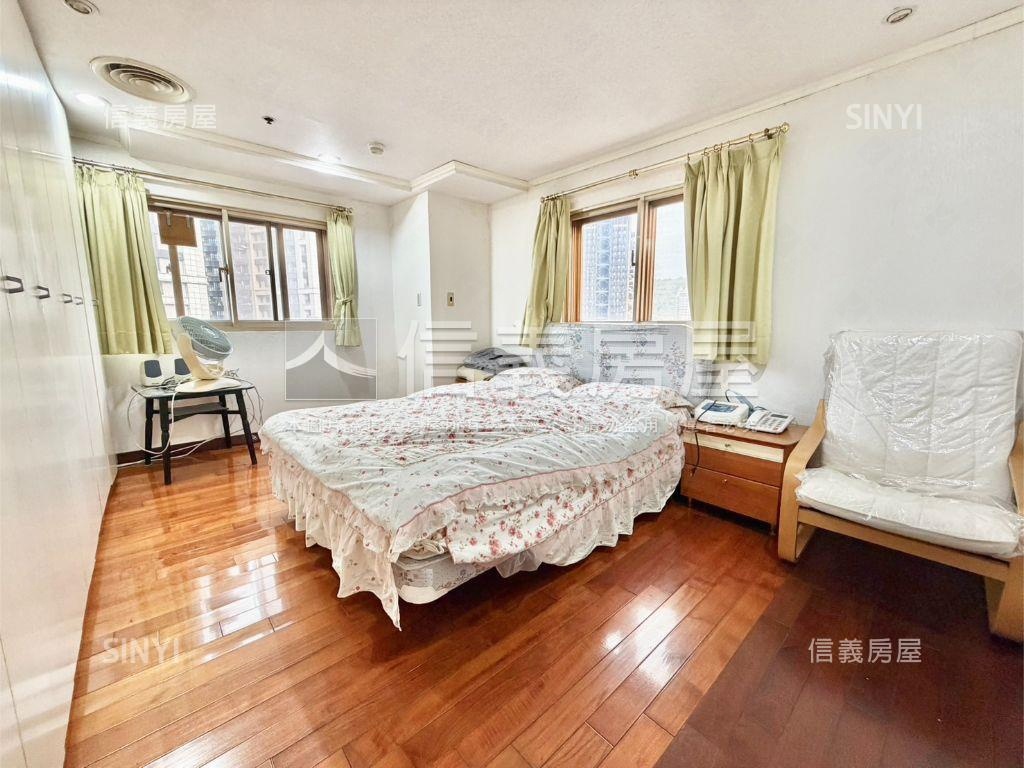 七張捷運裕隆城高樓大４房房屋室內格局與周邊環境