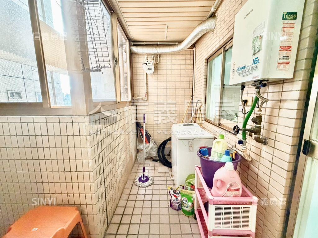 七張捷運裕隆城高樓大４房房屋室內格局與周邊環境