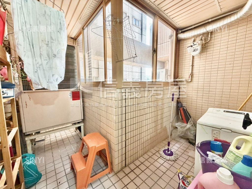 七張捷運裕隆城高樓大４房房屋室內格局與周邊環境