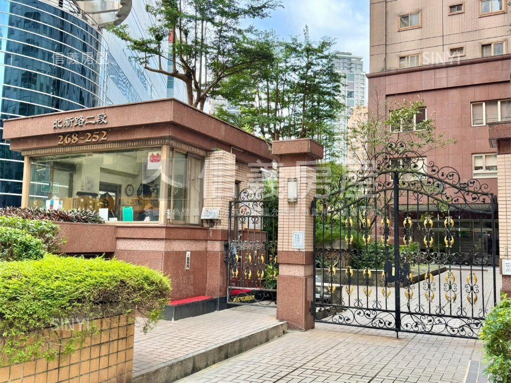 七張捷運裕隆城高樓大４房房屋室內格局與周邊環境