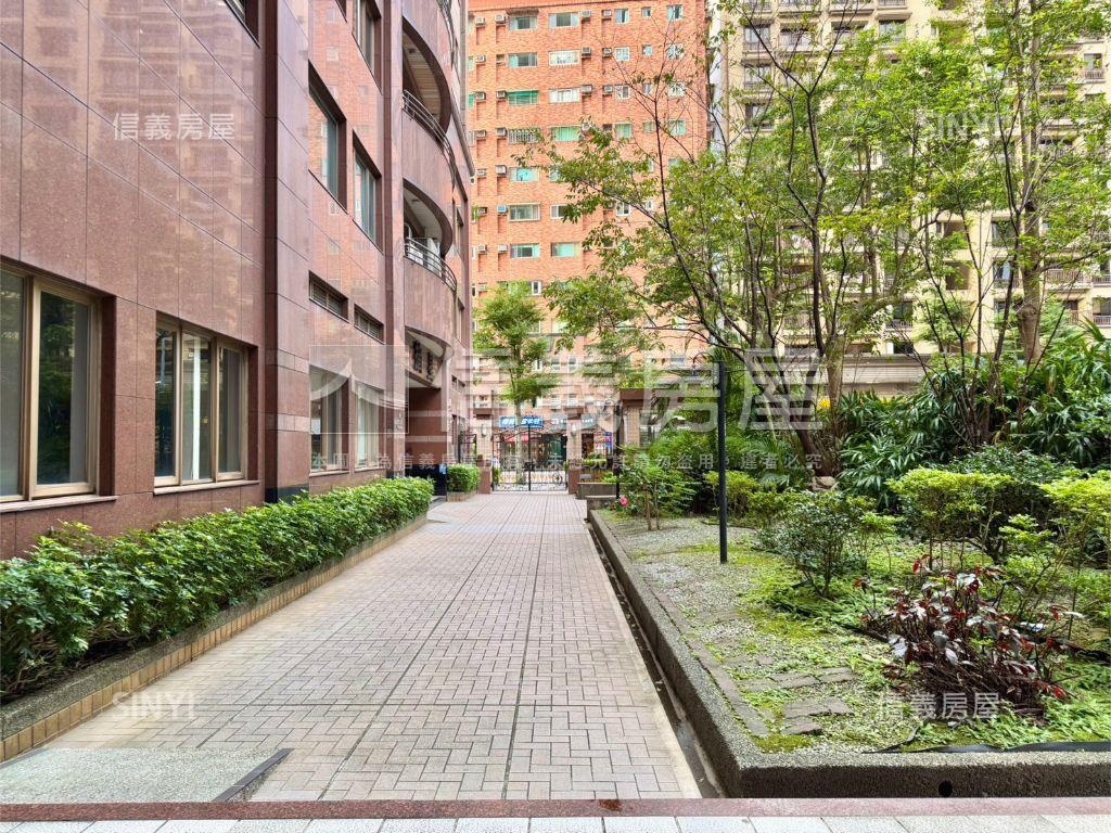 七張捷運裕隆城高樓大４房房屋室內格局與周邊環境