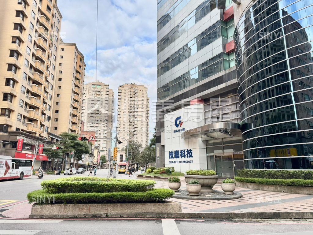 七張捷運裕隆城高樓大４房房屋室內格局與周邊環境