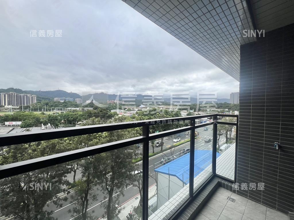 五福臨門．璞玉三房車位房屋室內格局與周邊環境