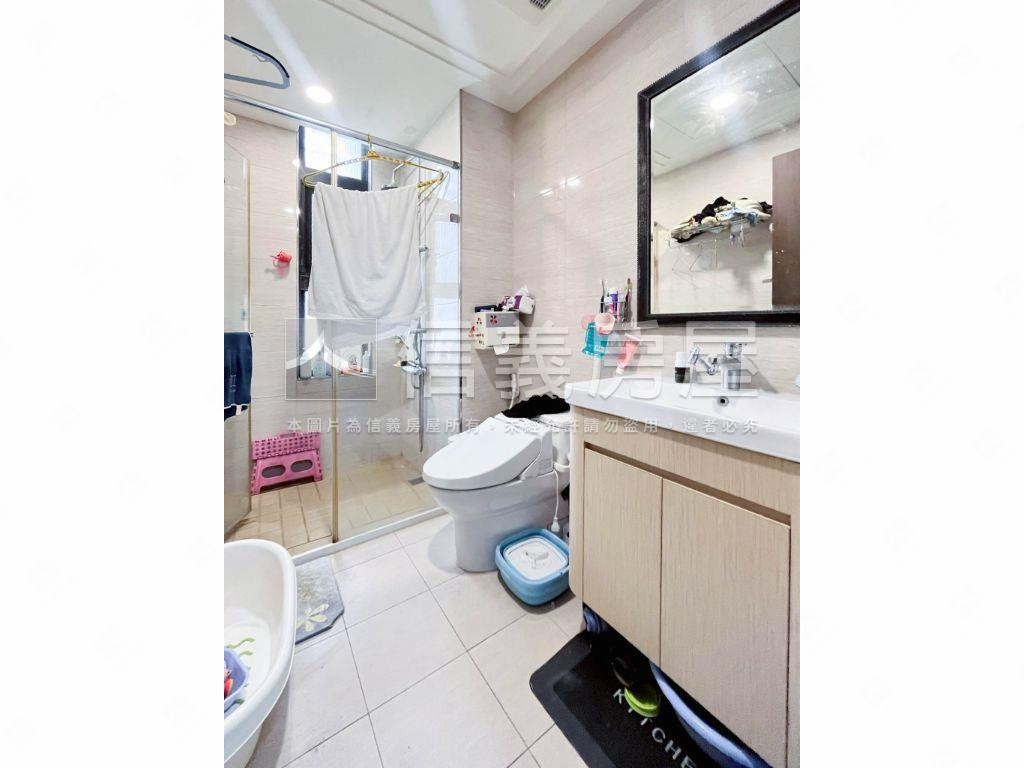 專任首購南屯輕屋齡美兩房房屋室內格局與周邊環境