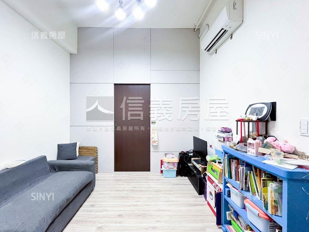 專任首購南屯輕屋齡美兩房房屋室內格局與周邊環境