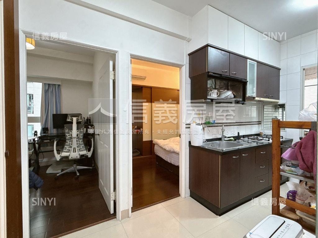 美術館區溫馨兩房平車房屋室內格局與周邊環境