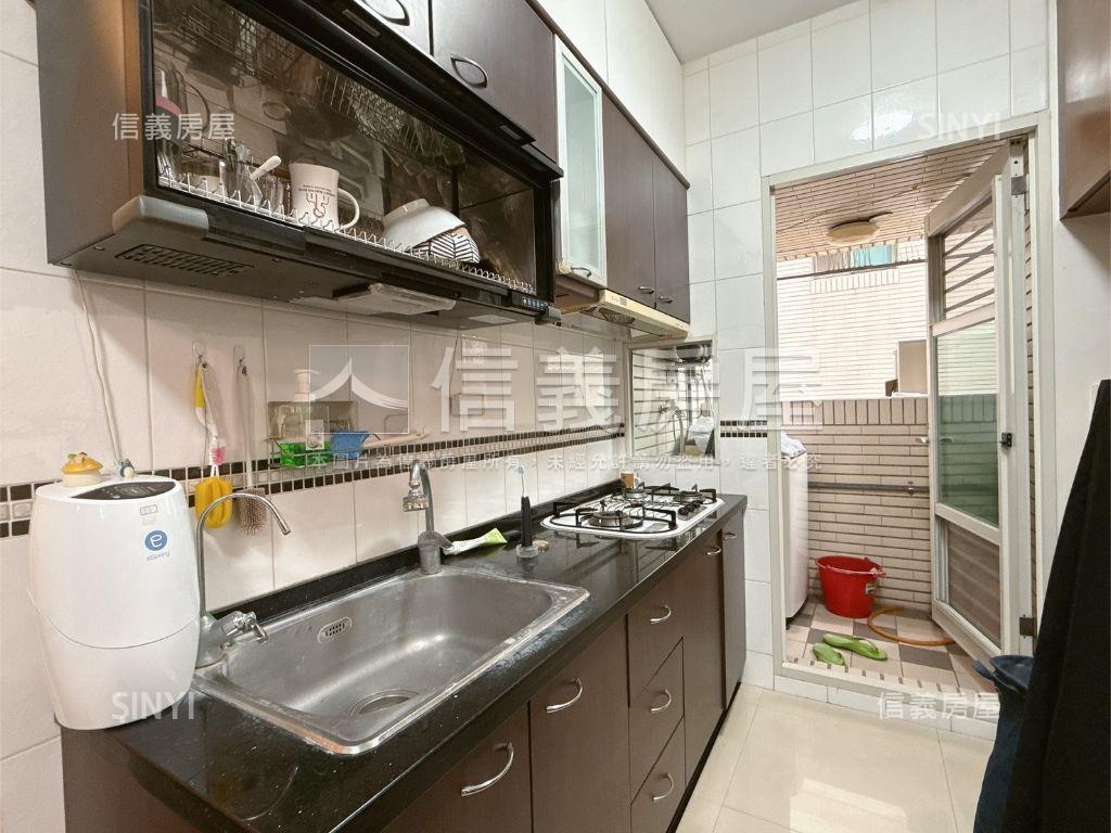 美術館區溫馨兩房平車房屋室內格局與周邊環境