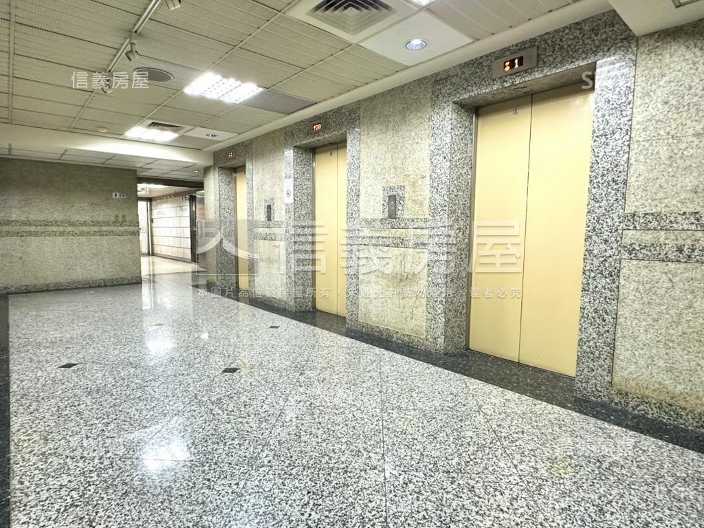 摩天金融辦公有車位房屋室內格局與周邊環境