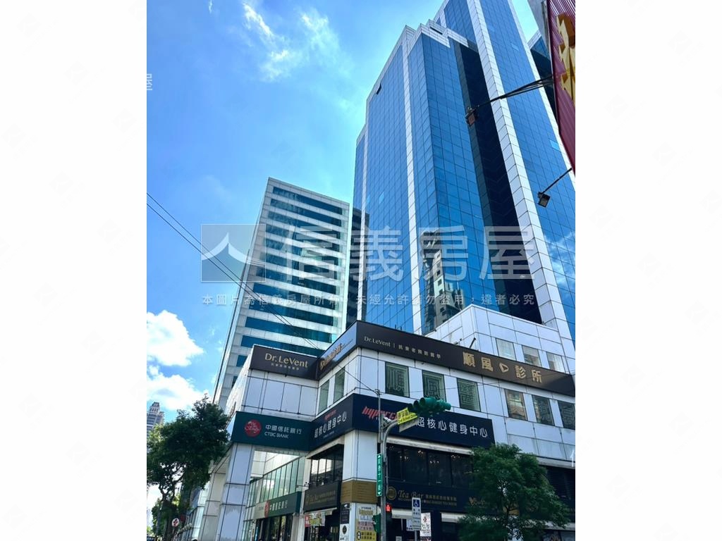 摩天金融辦公有車位房屋室內格局與周邊環境