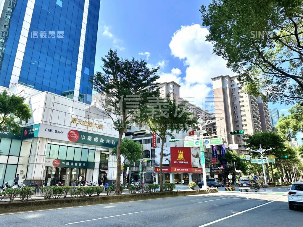 摩天金融辦公有車位房屋室內格局與周邊環境