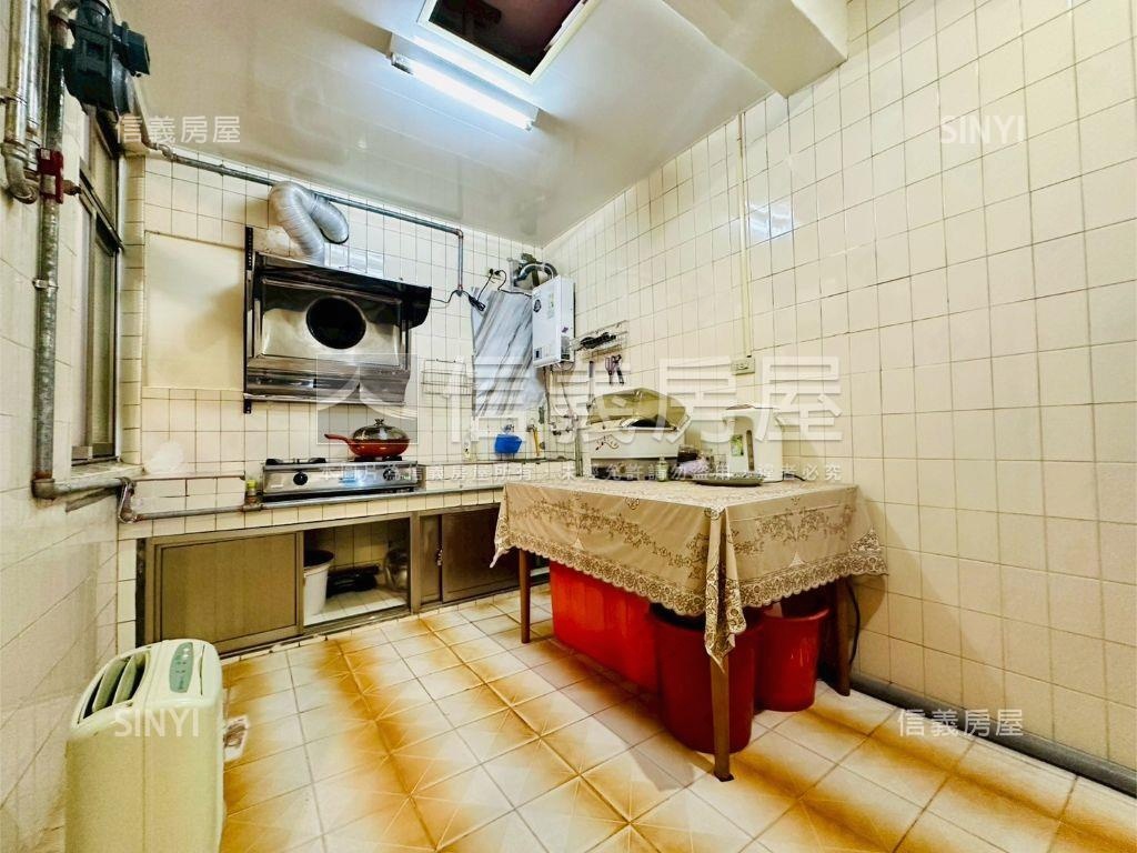 黃金二樓房屋室內格局與周邊環境