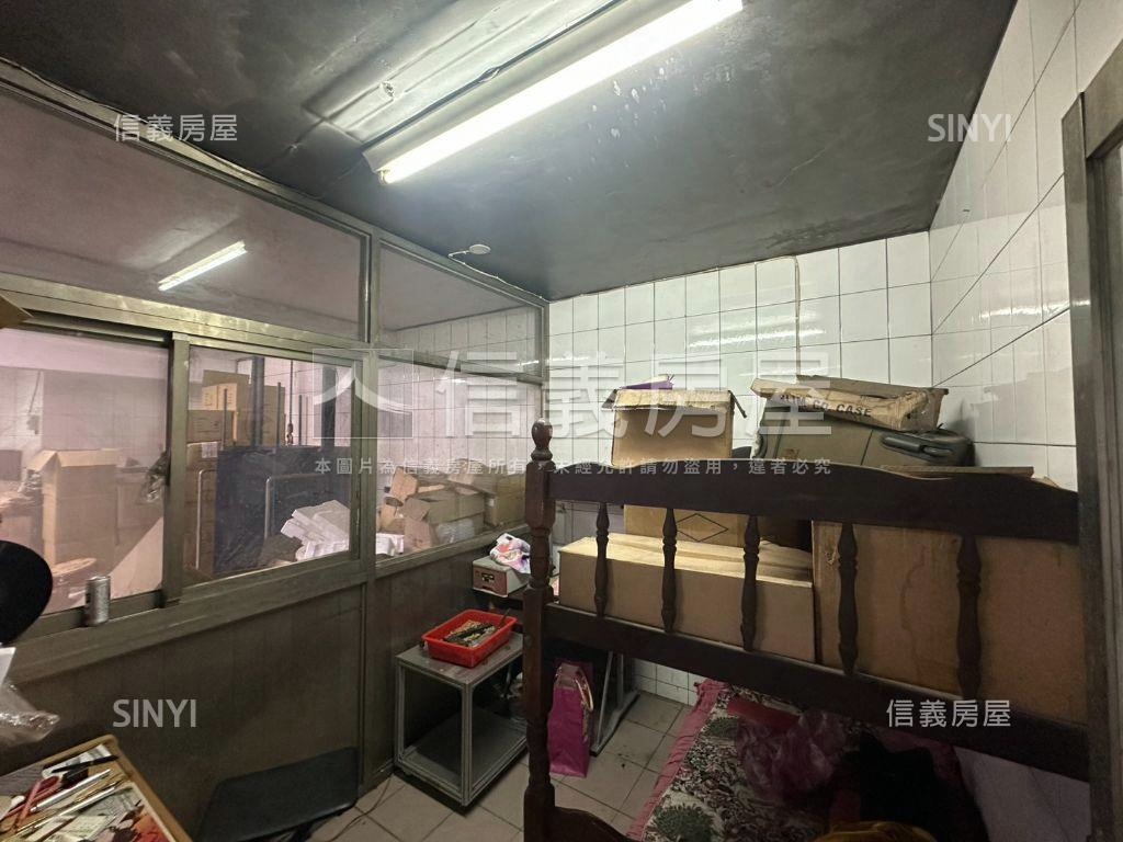 店面雙樓層大空間房屋室內格局與周邊環境