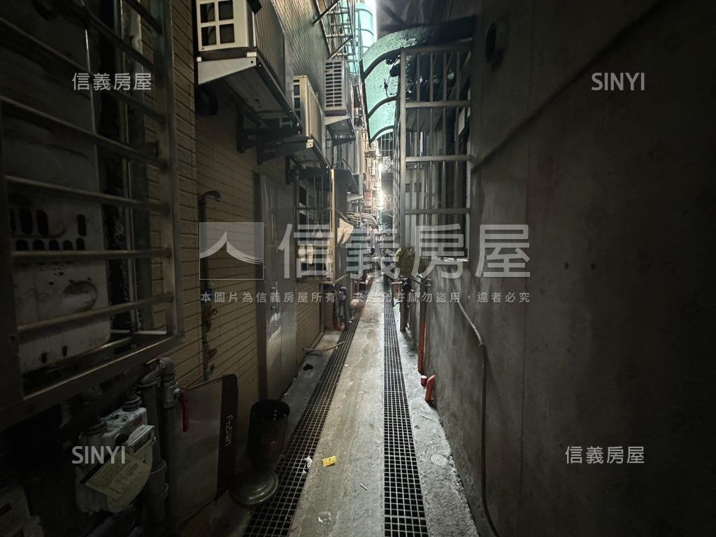 店面雙樓層大空間房屋室內格局與周邊環境