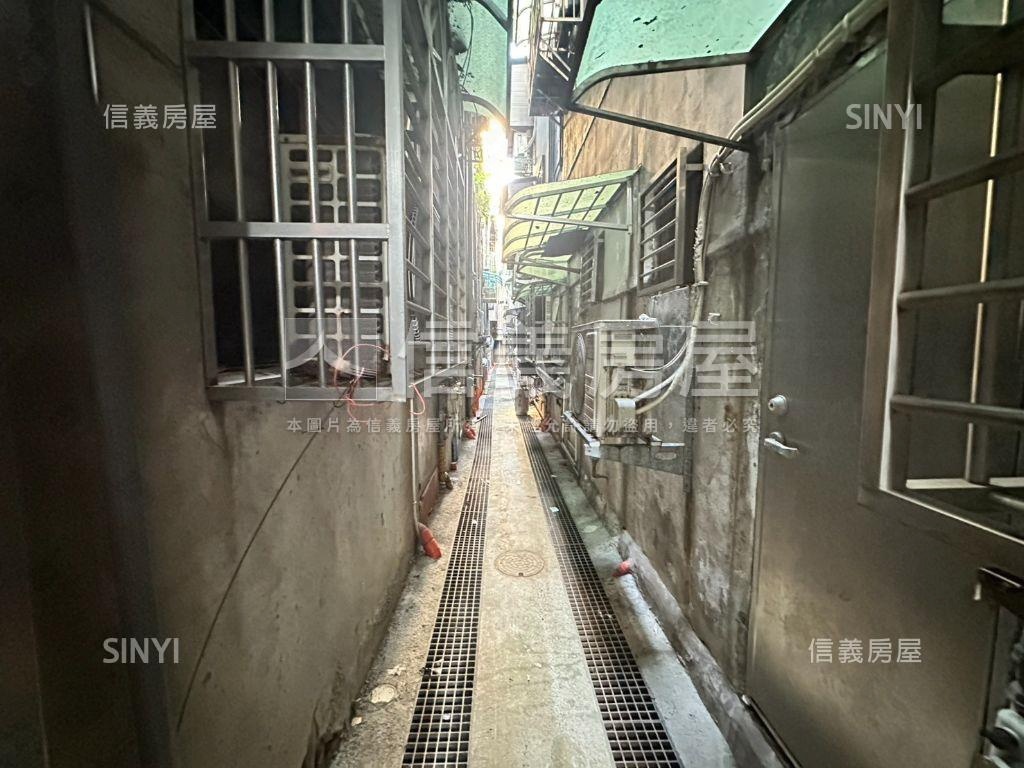 店面雙樓層大空間房屋室內格局與周邊環境