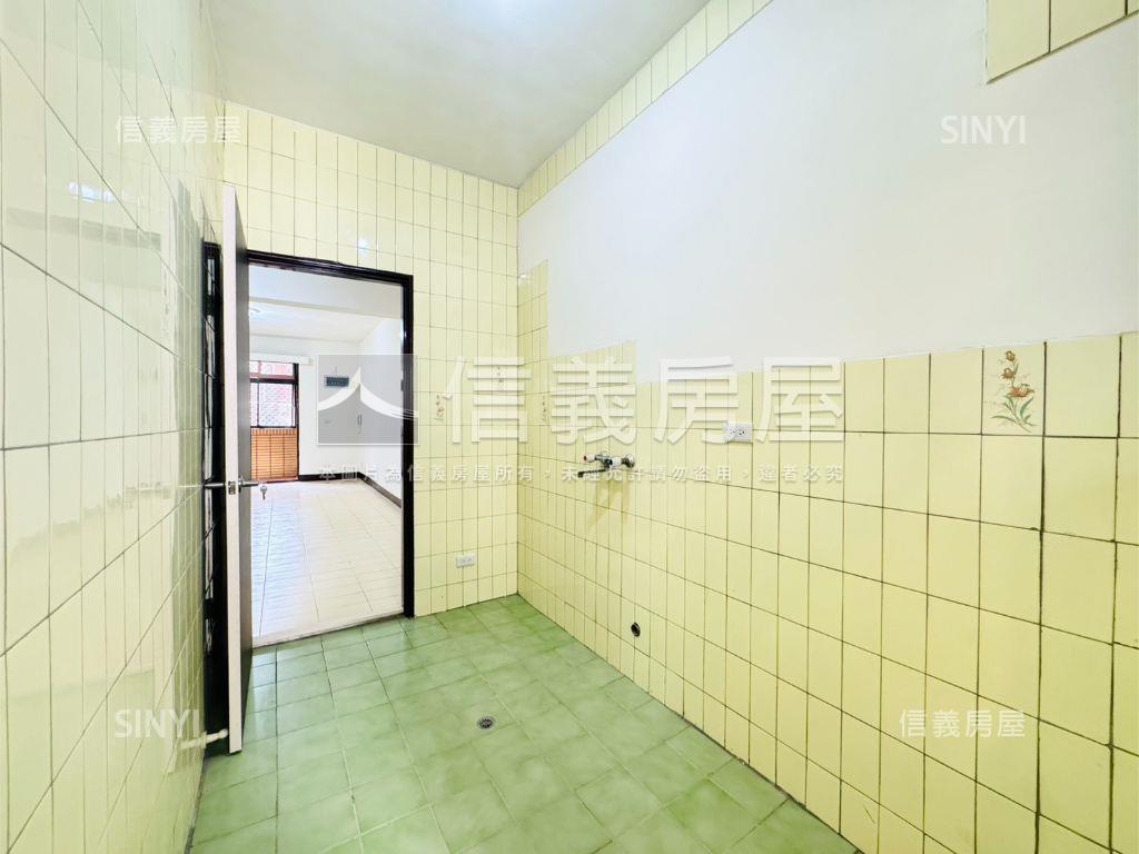 士東國小二樓邊間美寓房屋室內格局與周邊環境