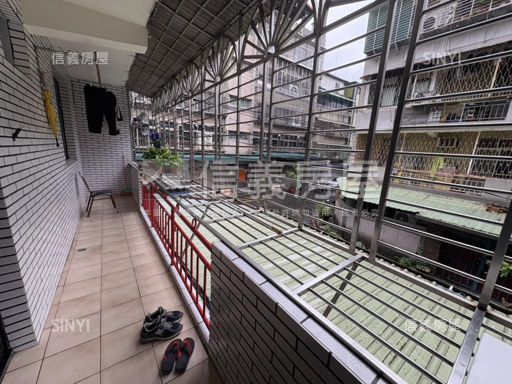 區公所捷運邊間美寓房屋室內格局與周邊環境