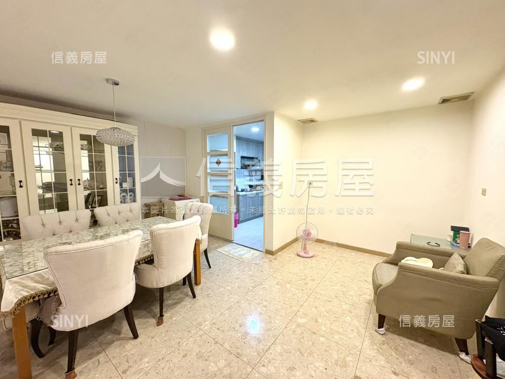 區公所捷運邊間美寓房屋室內格局與周邊環境