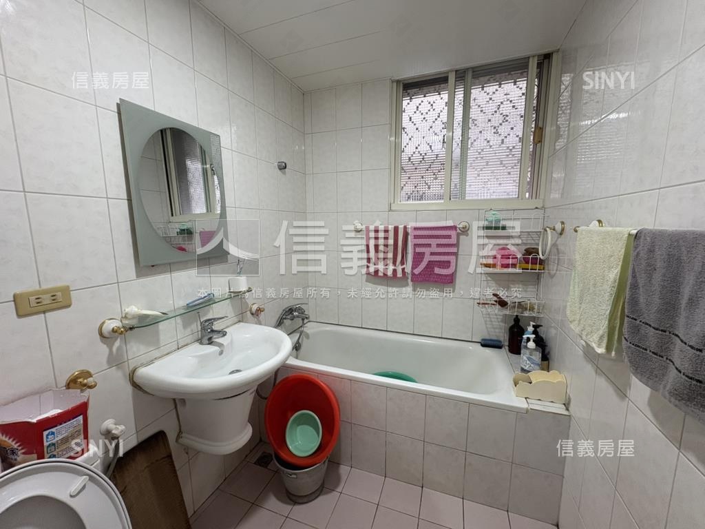 區公所捷運邊間美寓房屋室內格局與周邊環境