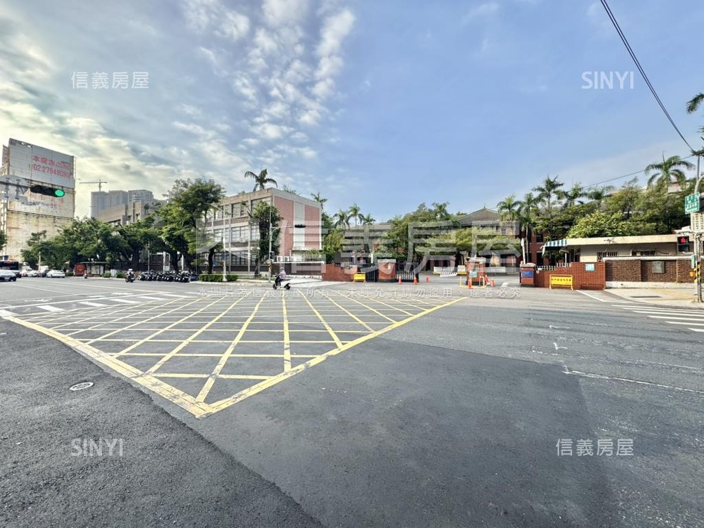 雄中對面近百坪收租金商辦房屋室內格局與周邊環境