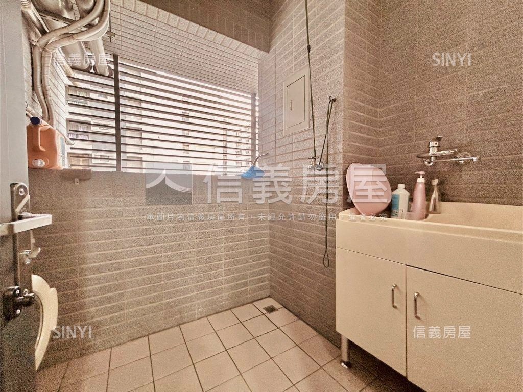 一月春語三房平車信義專任房屋室內格局與周邊環境