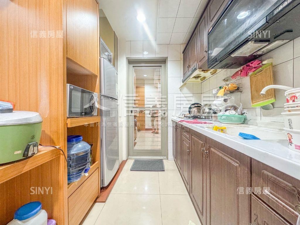 亞歷山大精美兩房房屋室內格局與周邊環境