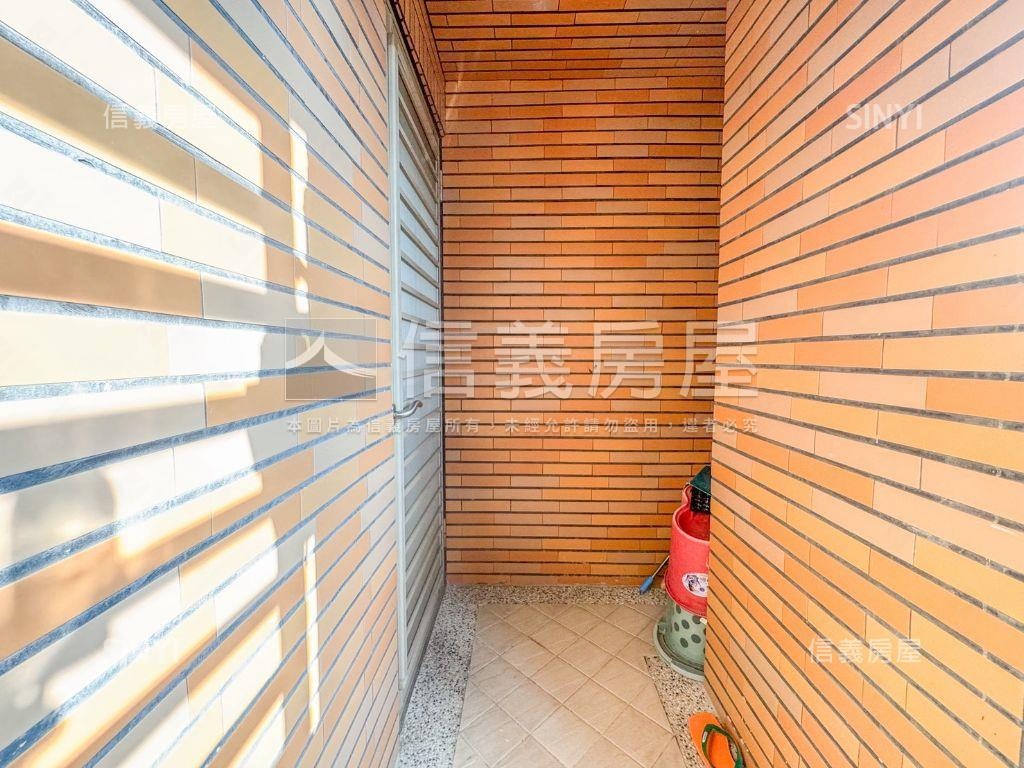 亞歷山大精美兩房房屋室內格局與周邊環境
