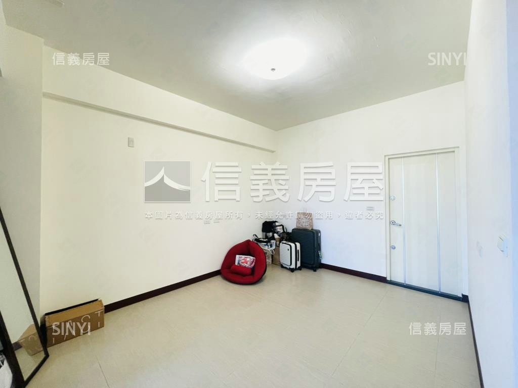 ＬＭ傳統格局．雙車再現房屋室內格局與周邊環境